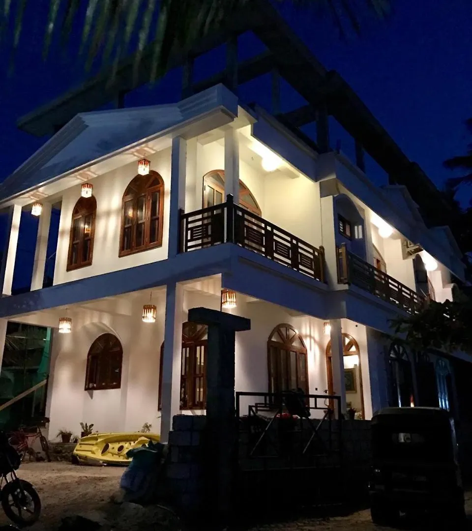 Neela Waters - Beach Home Alappuzha Pensión